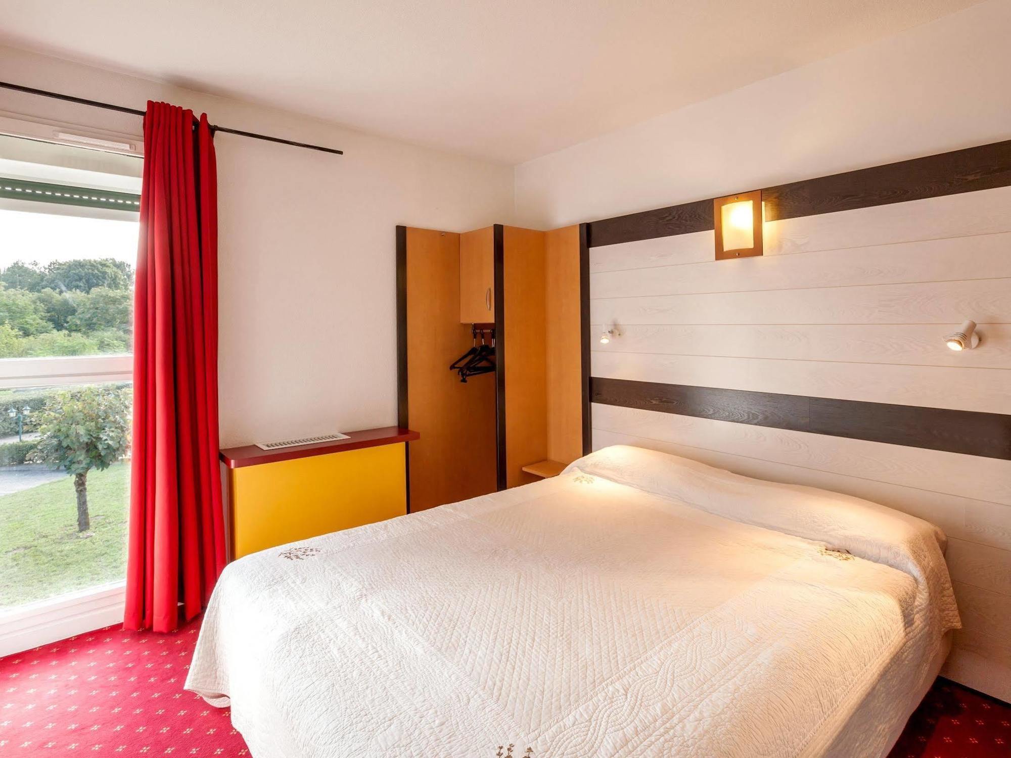 Logis Hotel Horus Restaurant Les Bruyeres Toulenne エクステリア 写真