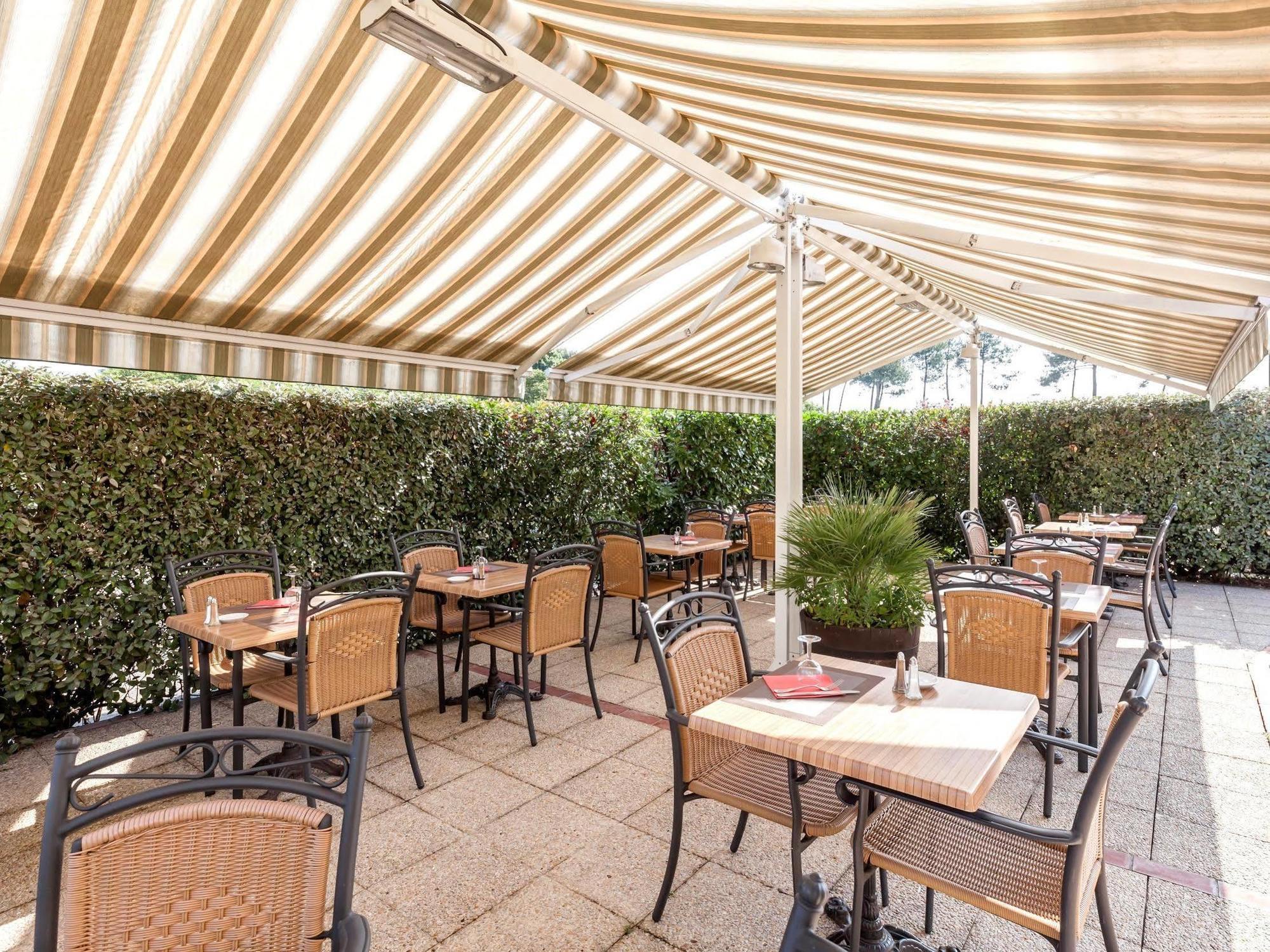 Logis Hotel Horus Restaurant Les Bruyeres Toulenne エクステリア 写真