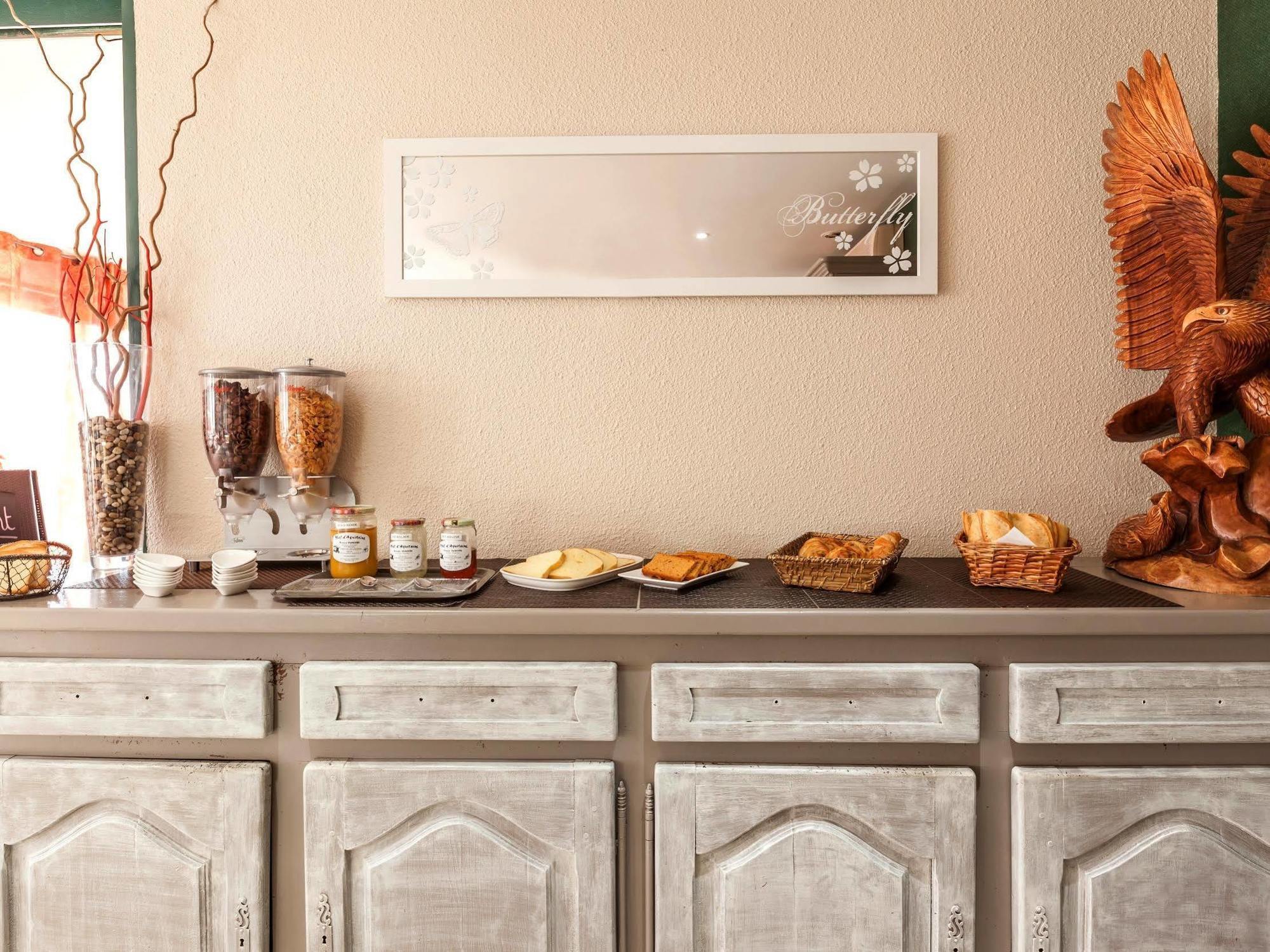 Logis Hotel Horus Restaurant Les Bruyeres Toulenne エクステリア 写真