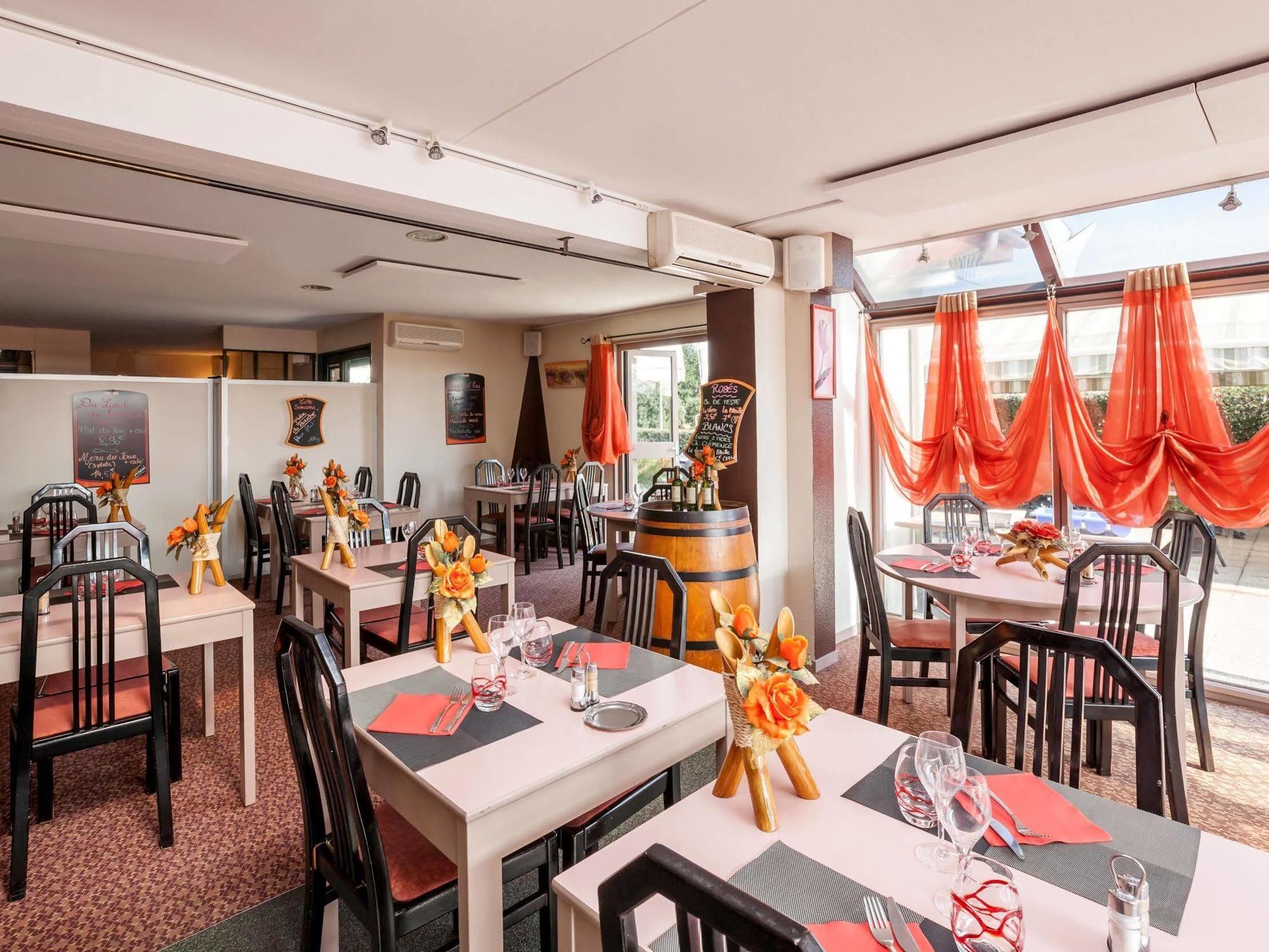 Logis Hotel Horus Restaurant Les Bruyeres Toulenne エクステリア 写真