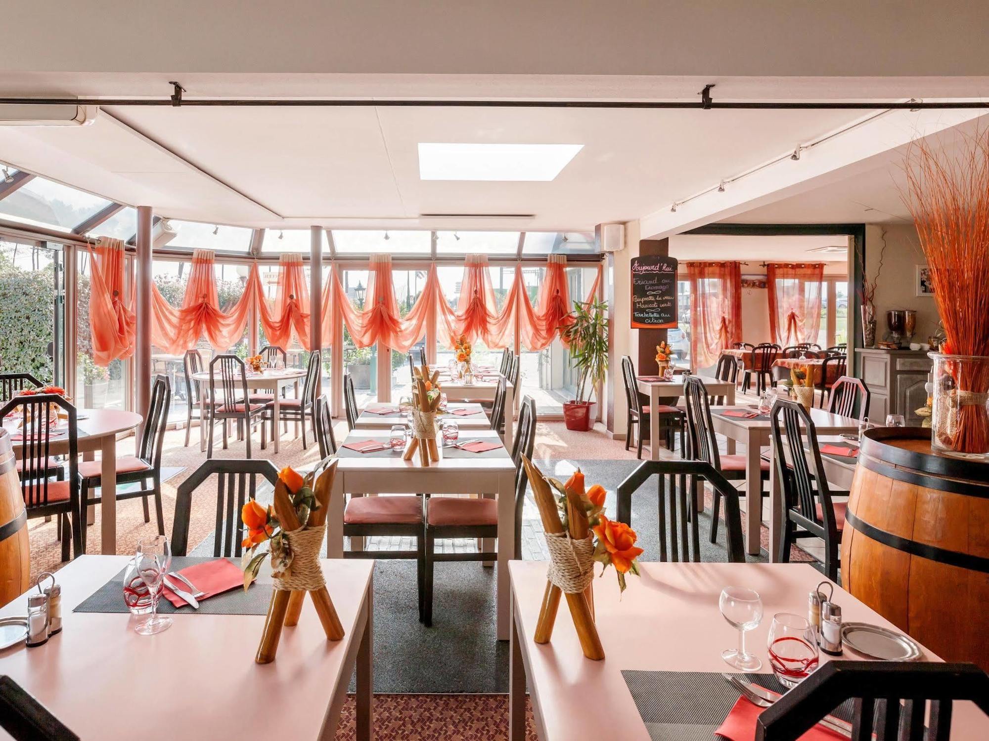 Logis Hotel Horus Restaurant Les Bruyeres Toulenne エクステリア 写真